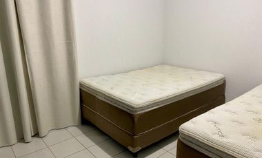 Departamento amueblado, climatizado, 3 recamaras, 2 baños, bi cochera, alberca.Col Vista Alegre