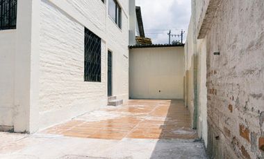 CASA EN VENTA, SECTOR EL INCA, VIA PRINCIPAL