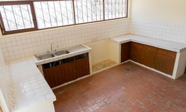 CASA EN VENTA, SECTOR EL INCA, VIA PRINCIPAL