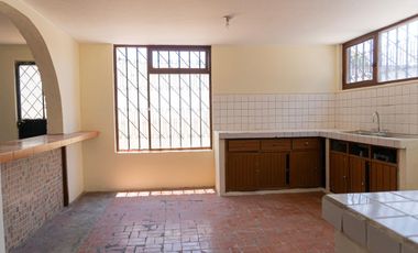 CASA EN VENTA, SECTOR EL INCA, VIA PRINCIPAL