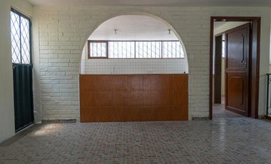 CASA EN VENTA, SECTOR EL INCA, VIA PRINCIPAL