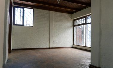 CASA EN VENTA, SECTOR EL INCA, VIA PRINCIPAL