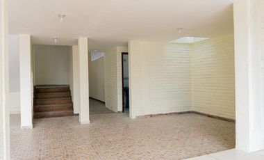 CASA EN VENTA, SECTOR EL INCA, VIA PRINCIPAL