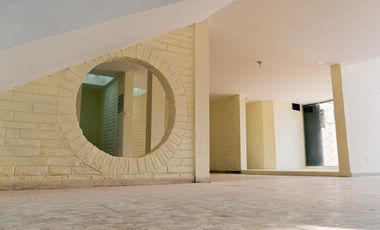 CASA EN VENTA, SECTOR EL INCA, VIA PRINCIPAL