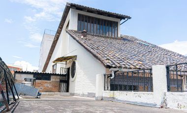 CASA EN VENTA, SECTOR EL INCA, VIA PRINCIPAL