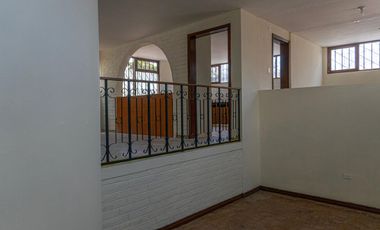 CASA EN VENTA, SECTOR EL INCA, VIA PRINCIPAL