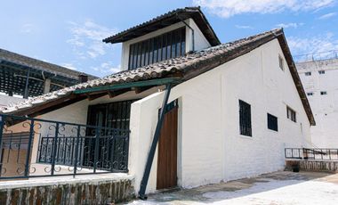 CASA EN VENTA, SECTOR EL INCA, VIA PRINCIPAL