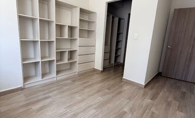 Departamento en planta baja con amplio jardin