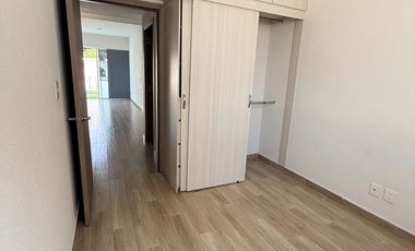 Departamento en planta baja con amplio jardin
