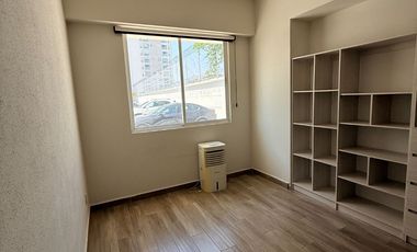Departamento en planta baja con amplio jardin