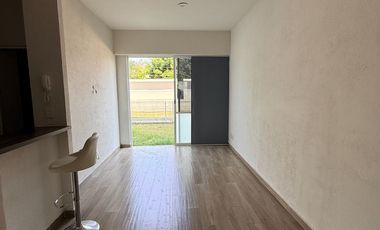 Departamento en planta baja con amplio jardin