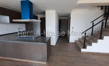 Departamento Dúplex de Tres Recámaras en Naucalpan de Juárez, calle Camino al Arenero #26-1258 AVC