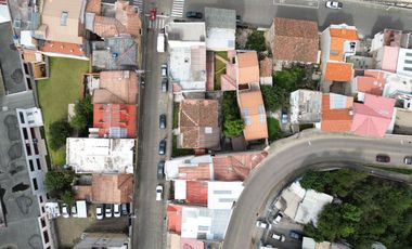 En venta casa en Azogues-a 300m del parque central