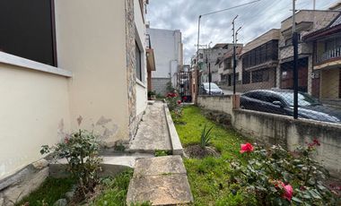 En venta casa en Azogues-a 300m del parque central