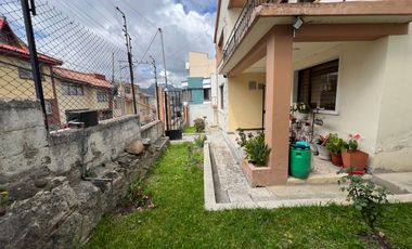 En venta casa en Azogues-a 300m del parque central