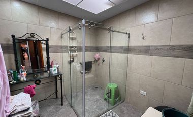 En venta casa en Azogues-a 300m del parque central