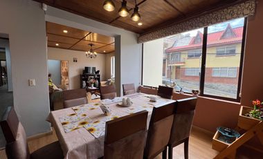 En venta casa en Azogues-a 300m del parque central