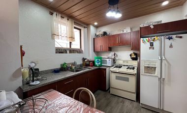 En venta casa en Azogues-a 300m del parque central