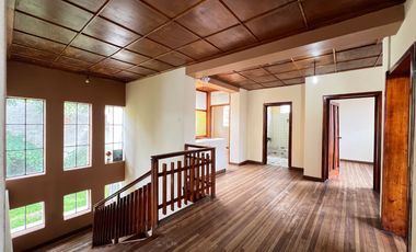 En venta casa en Azogues-a 300m del parque central