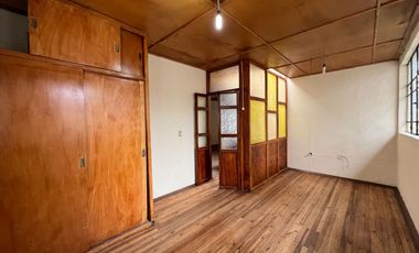 En venta casa en Azogues-a 300m del parque central