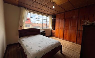 En venta casa en Azogues-a 300m del parque central