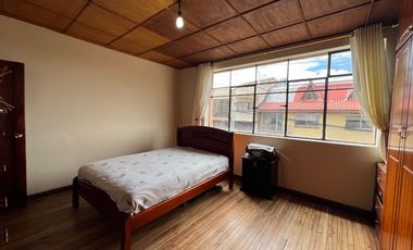 En venta casa en Azogues-a 300m del parque central