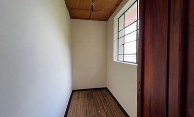 En venta casa en Azogues-a 300m del parque central