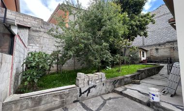 En venta casa en Azogues-a 300m del parque central