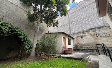 En venta casa en Azogues-a 300m del parque central