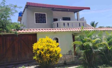 En Venta Casa con siete dormitorios Punta Blanca Ecuador