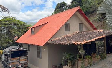 Propiedad en venta con 5.000m2 de terreno plano en el Valle de Yunguilla - Santa Isabel Ec.