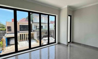 Rumah Mewah 2 Lantai lokasi strategis poros andi jemma makassar