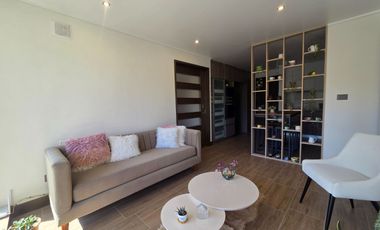 Se Vende Departamento  de 2 habitaciones estilo mariposa + estacionamiento - semi nuevo en San Pedro De La Paz