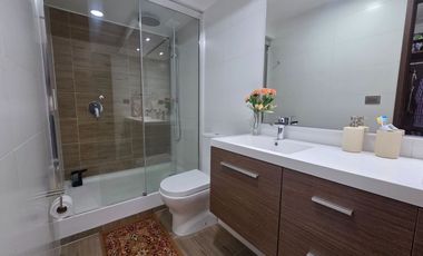 Se Vende Departamento  de 2 habitaciones estilo mariposa + estacionamiento - semi nuevo en San Pedro De La Paz
