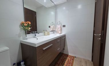 Se Vende Departamento  de 2 habitaciones estilo mariposa + estacionamiento - semi nuevo en San Pedro De La Paz