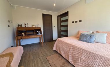 Se Vende Departamento  de 2 habitaciones estilo mariposa + estacionamiento - semi nuevo en San Pedro De La Paz
