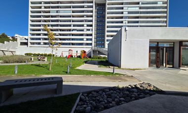 Se Vende Departamento  de 2 habitaciones estilo mariposa + estacionamiento - semi nuevo en San Pedro De La Paz
