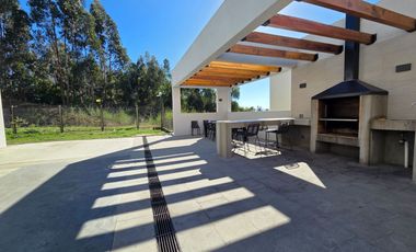 Se Vende Departamento  de 2 habitaciones estilo mariposa + estacionamiento - semi nuevo en San Pedro De La Paz