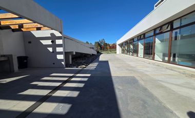 Se Vende Departamento  de 2 habitaciones estilo mariposa + estacionamiento - semi nuevo en San Pedro De La Paz