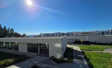 Se Vende Departamento  de 2 habitaciones estilo mariposa + estacionamiento - semi nuevo en San Pedro De La Paz