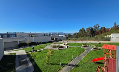 Se Vende Departamento  de 2 habitaciones estilo mariposa + estacionamiento - semi nuevo en San Pedro De La Paz