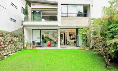 VENTA HERMOSA CASA EN SAN LUCAS, MEDELLIN