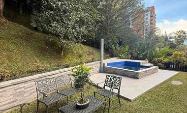 VENTA HERMOSA CASA EN SAN LUCAS, MEDELLIN