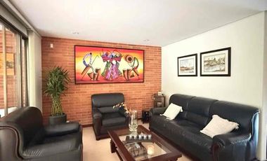 VENTA HERMOSA CASA EN SAN LUCAS, MEDELLIN