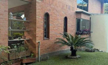 VENTA HERMOSA CASA EN SAN LUCAS, MEDELLIN