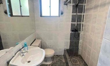 ARRIENDO CASA  GRANDE CON PISCINA