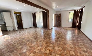 ARRIENDO CASA  GRANDE CON PISCINA