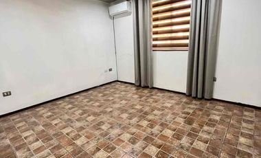 ARRIENDO CASA  GRANDE CON PISCINA