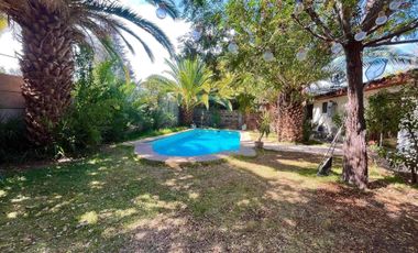 ARRIENDO CASA  GRANDE CON PISCINA