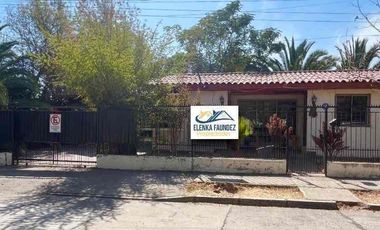 ARRIENDO CASA  GRANDE CON PISCINA